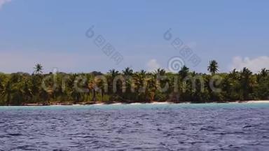 热带加勒比岛屿索纳，多米尼加共和国。 美丽的海滩、棕榈树和清澈的海水